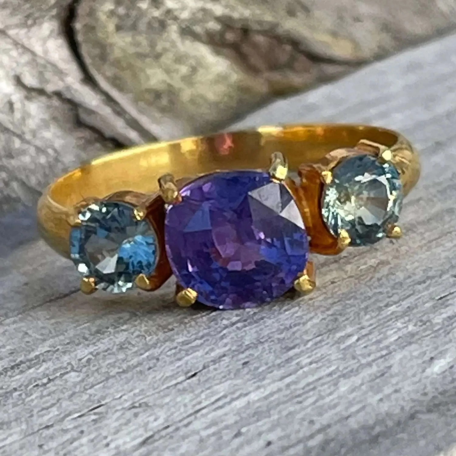 18k Gold Trilogy Sapphires Ring 7 18k Gold Trilogy Sapphires Ring - Image 7