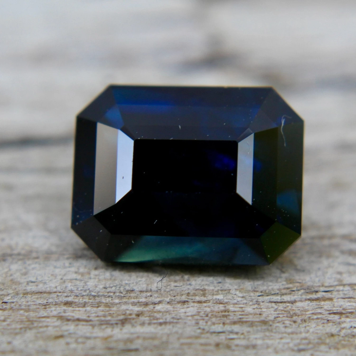Australian Blue Green Sapphire - 4.40 Carat 4 Australian Blue Green Sapphire - 4.40 Carat - Image 4