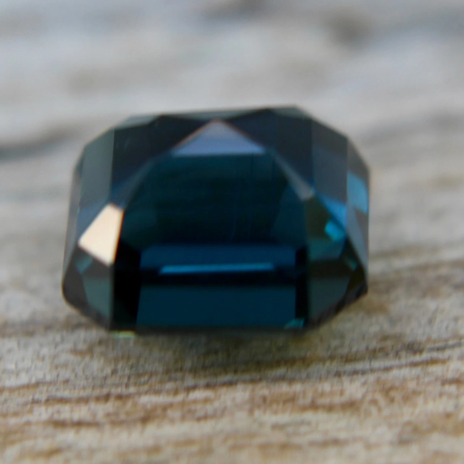Beautiful Natural Teal Blue Sapphire – 5.31 Carats 3 Beautiful Natural Teal Blue Sapphire – 5.31 Carats - Image 3