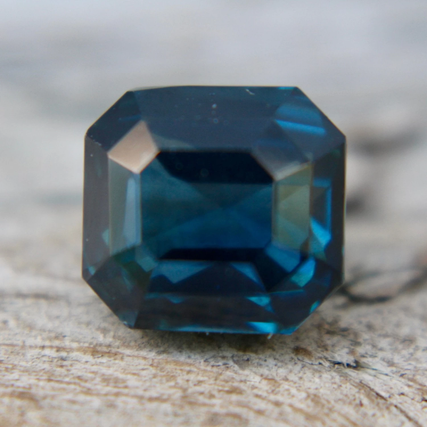 Beautiful Natural Teal Blue Sapphire – 5.31 Carats 5 Beautiful Natural Teal Blue Sapphire – 5.31 Carats - Image 5
