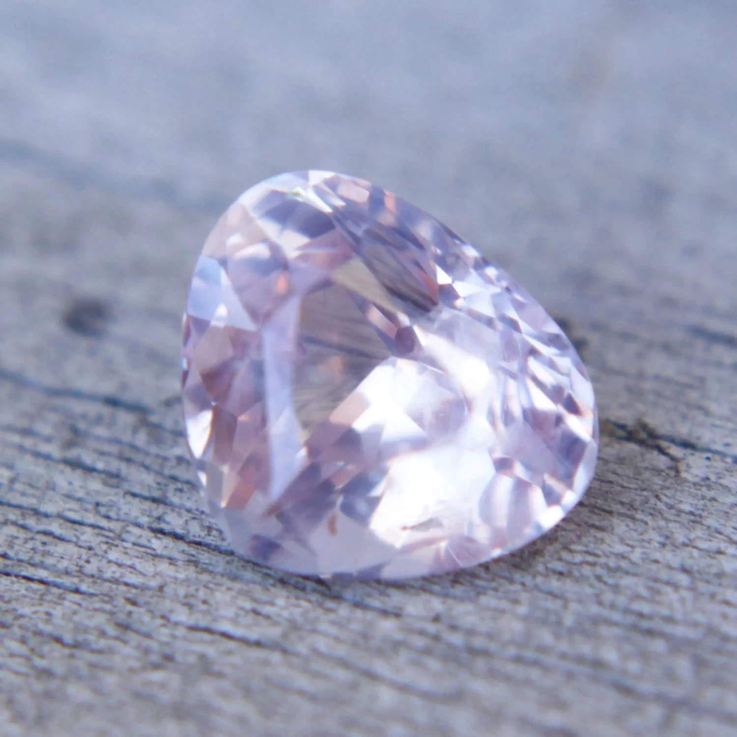 Natural Pale Pink Sapphire – Trillion Cut, 2.68 Carats 4 Natural Pale Pink Sapphire – Trillion Cut, 2.68 Carats - Image 4