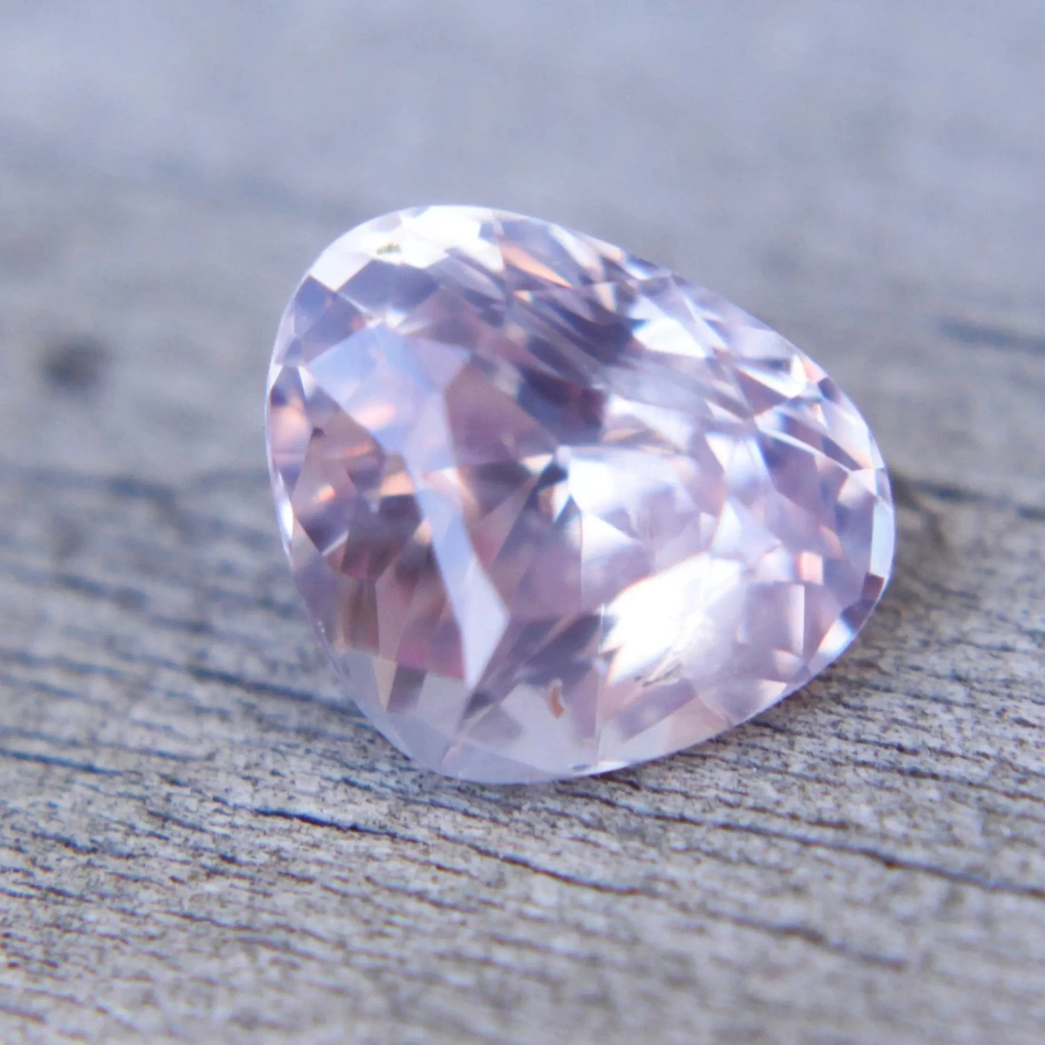 Natural Pale Pink Sapphire – Trillion Cut, 2.68 Carats 10 Natural Pale Pink Sapphire – Trillion Cut, 2.68 Carats - Image 10