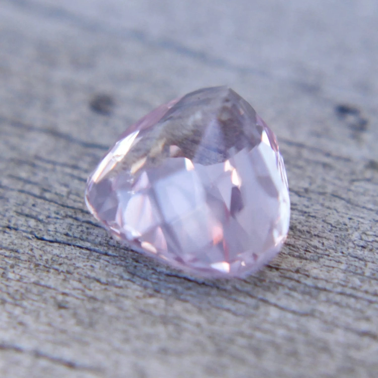 Natural Pale Pink Sapphire – Trillion Cut, 2.68 Carats 2 Natural Pale Pink Sapphire – Trillion Cut, 2.68 Carats - Image 2