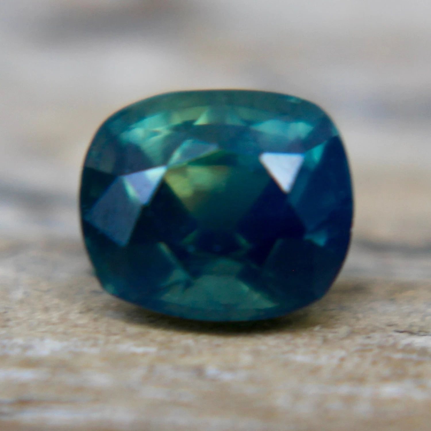 Natural Australian Green Sapphire – 0.80 Carat 4 Natural Australian Green Sapphire – 0.80 Carat - Image 4