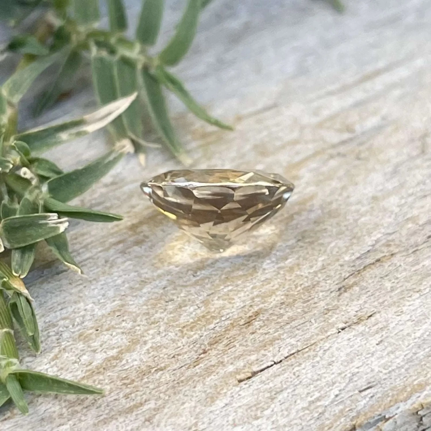 Natural Blonde Yellow Sapphire 3 Natural Blonde Yellow Sapphire - Image 3