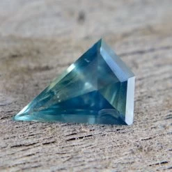 🌍 Natural Blue Green Sapphire – 0.70 Carat