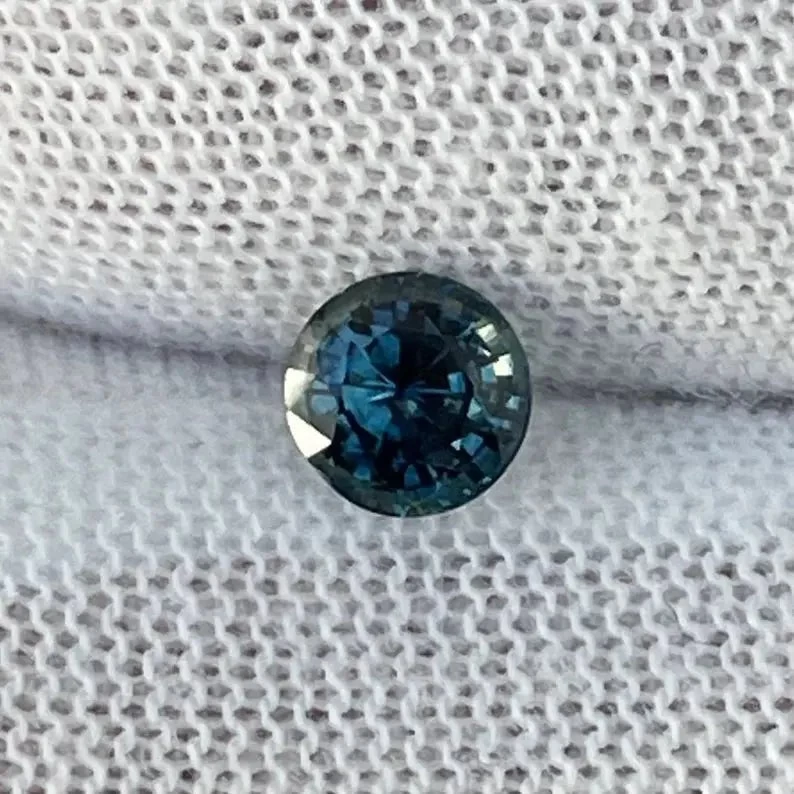 Natural Blue Green Sapphire – 0.84 Carat (Unheated, Madagascar) 4 Natural Blue Green Sapphire – 0.84 Carat (Unheated, Madagascar) - Image 4