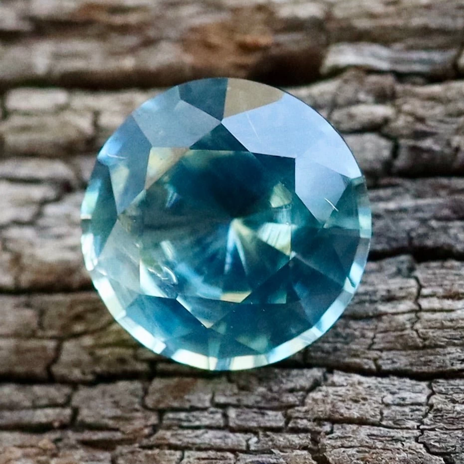 Natural Blue-Green Sapphire – 1.03 Carats 4 Natural Blue-Green Sapphire – 1.03 Carats - Image 4