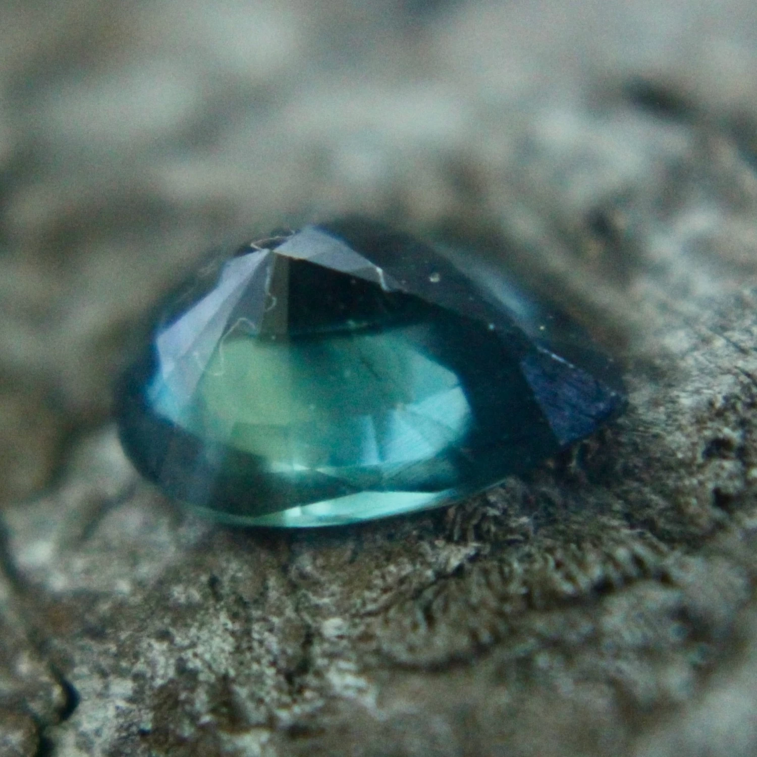 Natural Blue Green Sapphire – 1.05 Carat Pear Cut | Unheated | Eye Clean 2 Natural Blue Green Sapphire – 1.05 Carat Pear Cut | Unheated | Eye Clean - Image 2
