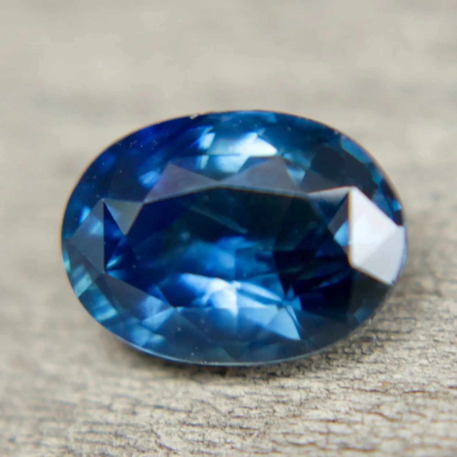 Natural Blue Green Sapphire – 4.01 Carat | Oval Cut | Madagascar 10 Natural Blue Green Sapphire – 4.01 Carat | Oval Cut | Madagascar - Image 10
