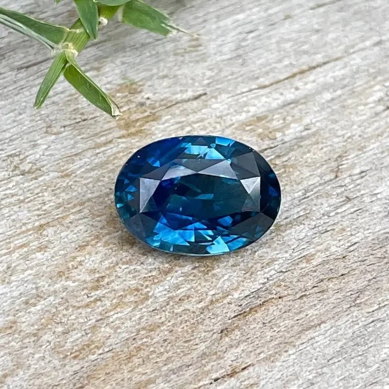 Natural Blue Green Sapphire – 4.01 Carat | Oval Cut | Madagascar 7 Natural Blue Green Sapphire – 4.01 Carat | Oval Cut | Madagascar - Image 7