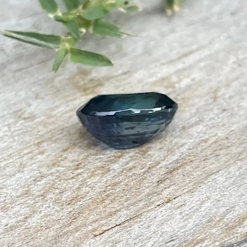 Natural Blue Green Sapphire – 4.01 Carat | Oval Cut | Madagascar 5 Natural Blue Green Sapphire – 4.01 Carat | Oval Cut | Madagascar - Image 5