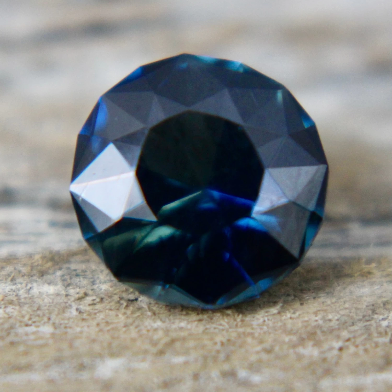 Natural Blue Green Sapphire | Round Cut | 1.12 Carats 4 Natural Blue Green Sapphire | Round Cut | 1.12 Carats - Image 4