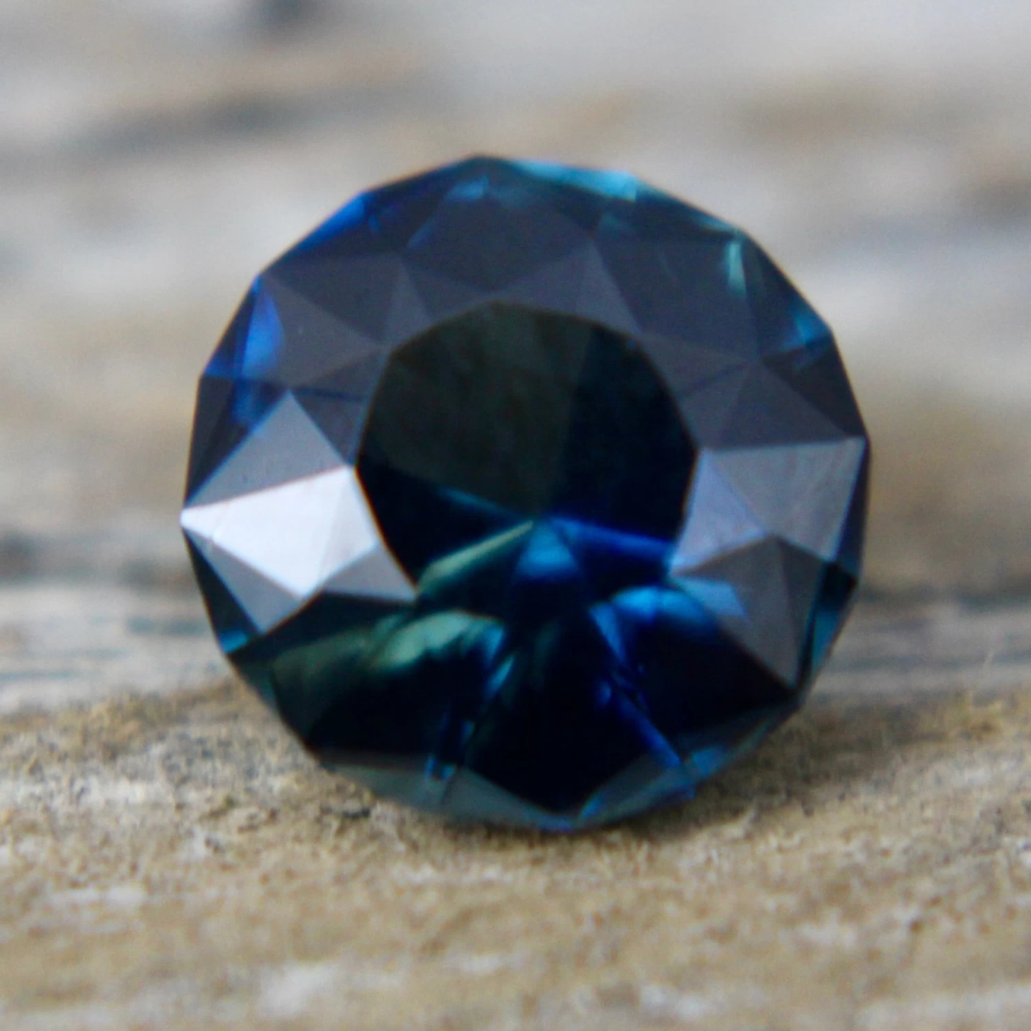 Natural Blue Green Sapphire | Round Cut | 1.12 Carats 5 Natural Blue Green Sapphire | Round Cut | 1.12 Carats - Image 5