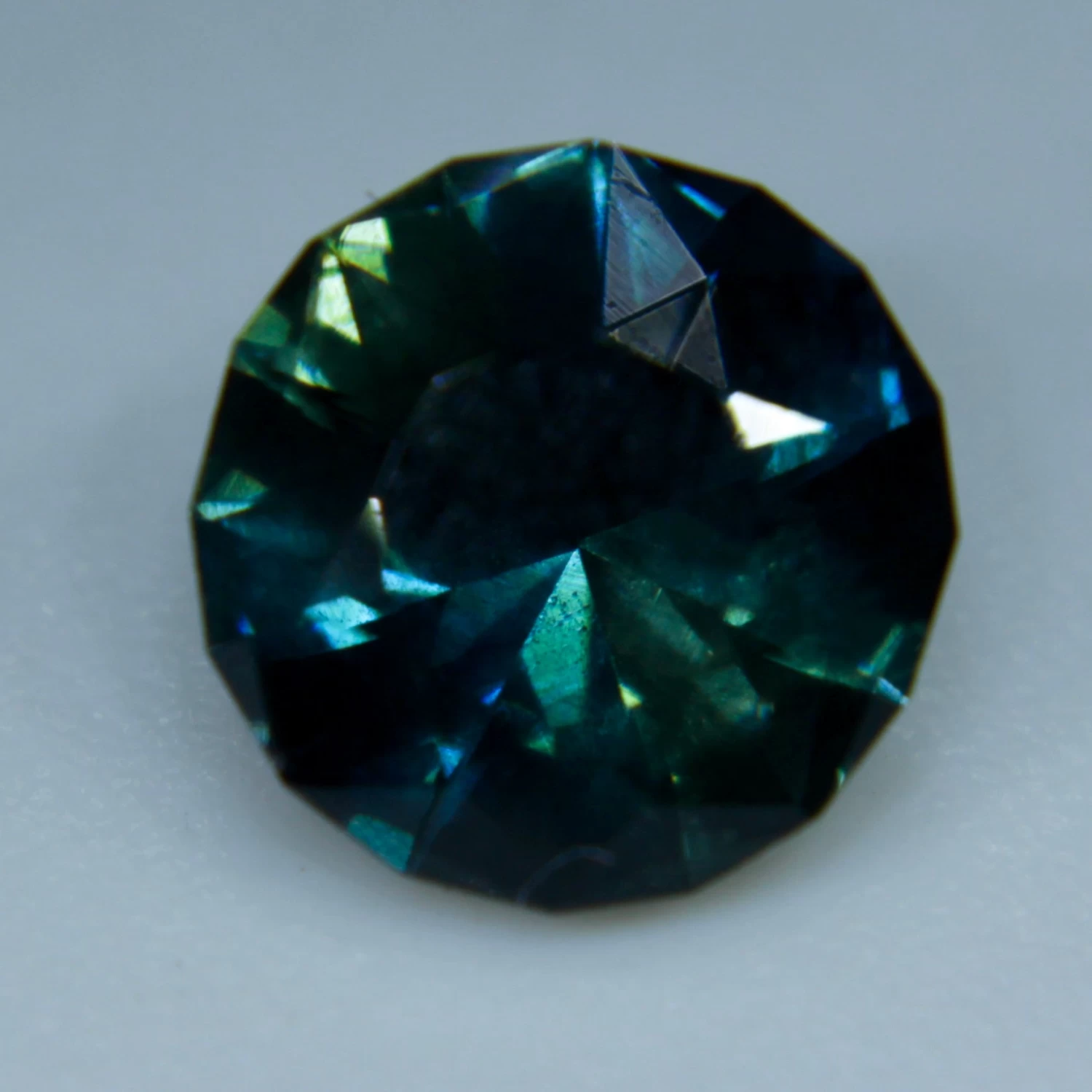 Natural Blue Green Sapphire | Round Cut | 1.12 Carats 6 Natural Blue Green Sapphire | Round Cut | 1.12 Carats - Image 6