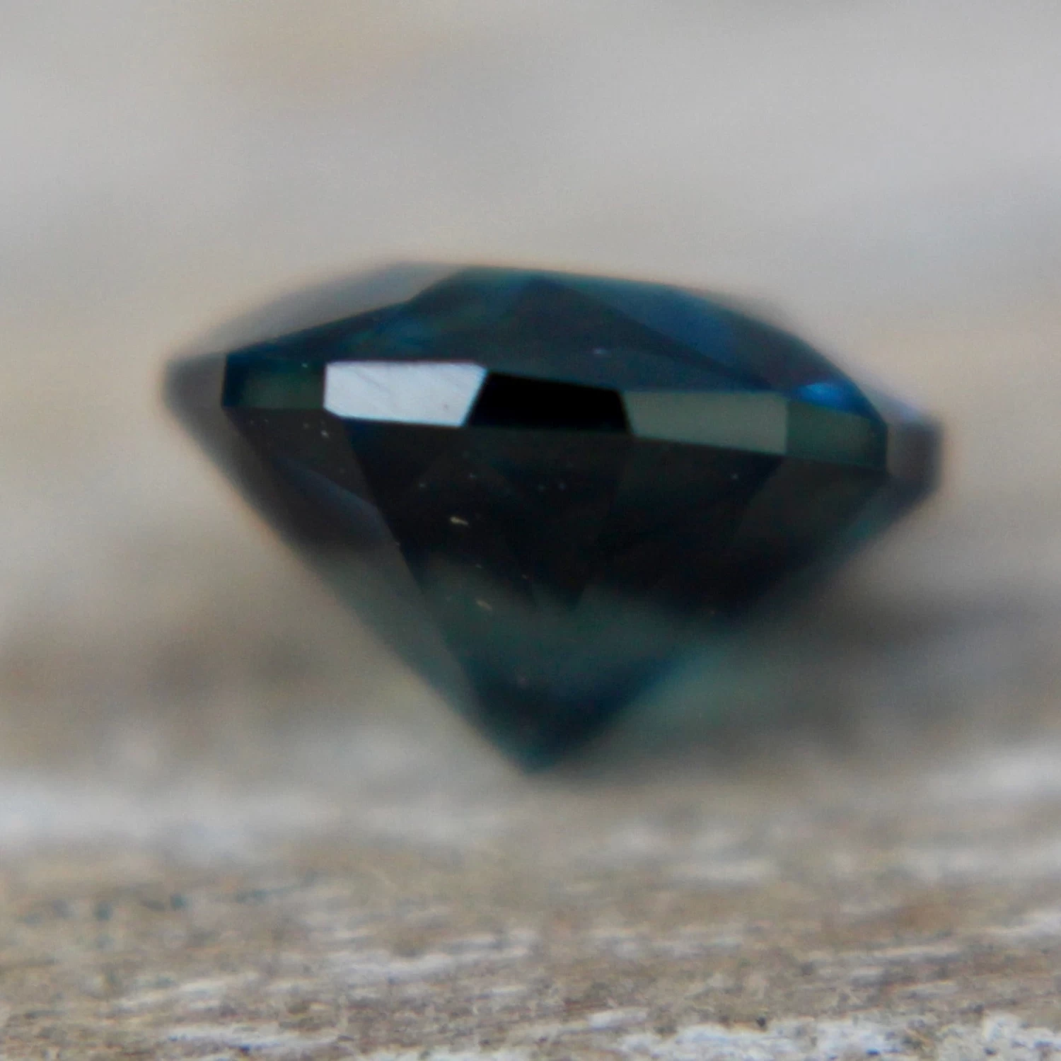 Natural Blue Green Sapphire | Round Cut | 1.12 Carats 3 Natural Blue Green Sapphire | Round Cut | 1.12 Carats - Image 3