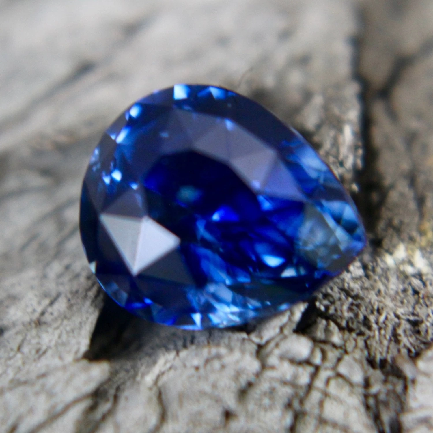Natural Blue Sapphire – Pear Cut | 2.24 Carat 6 Natural Blue Sapphire – Pear Cut | 2.24 Carat - Image 6