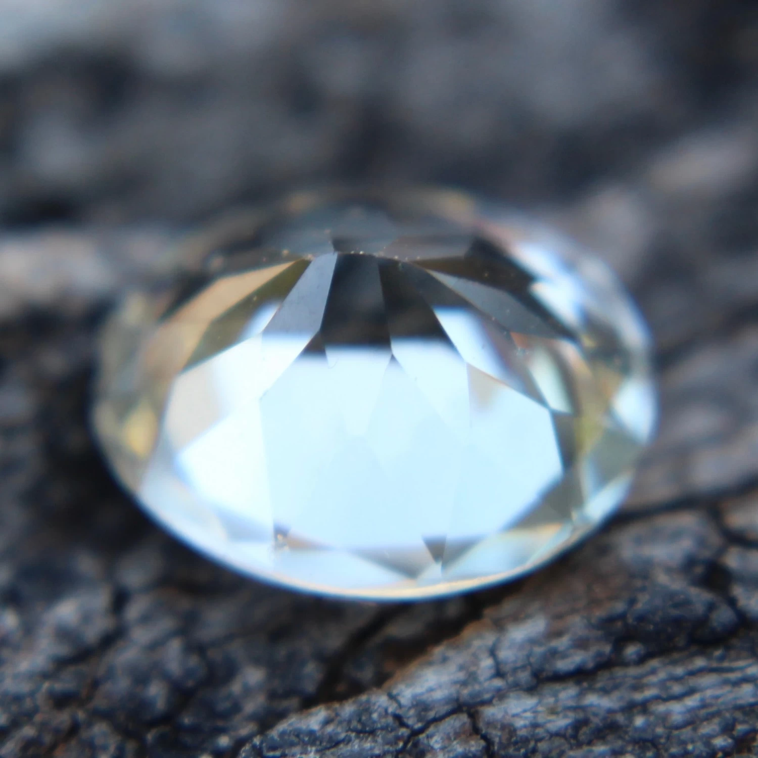 Natural Colourless Sapphire – Oval Cut | 1.70 Carat 9 Natural Colourless Sapphire – Oval Cut | 1.70 Carat - Image 9