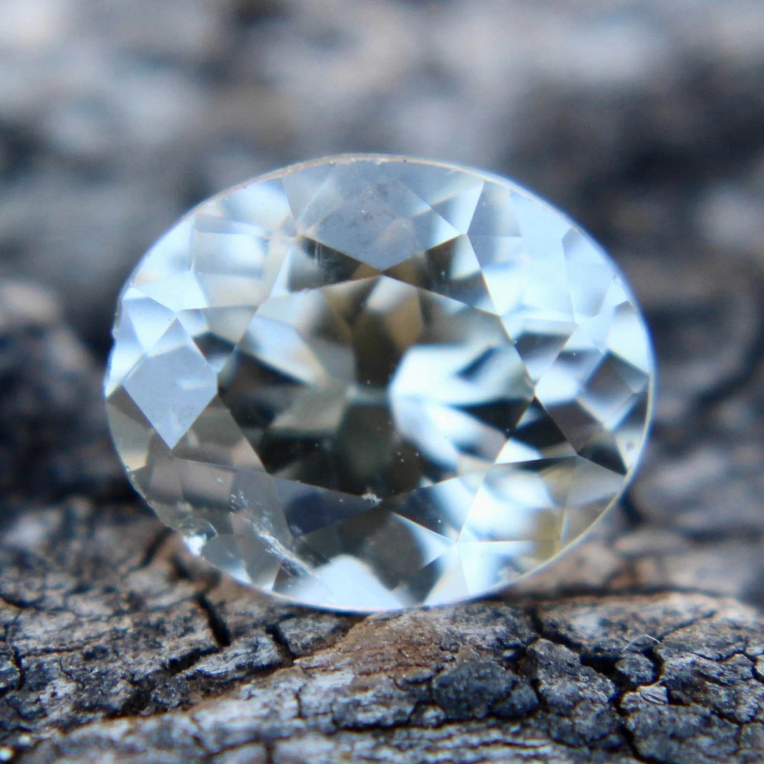 Natural Colourless Sapphire – Oval Cut | 1.70 Carat 7 Natural Colourless Sapphire – Oval Cut | 1.70 Carat - Image 7