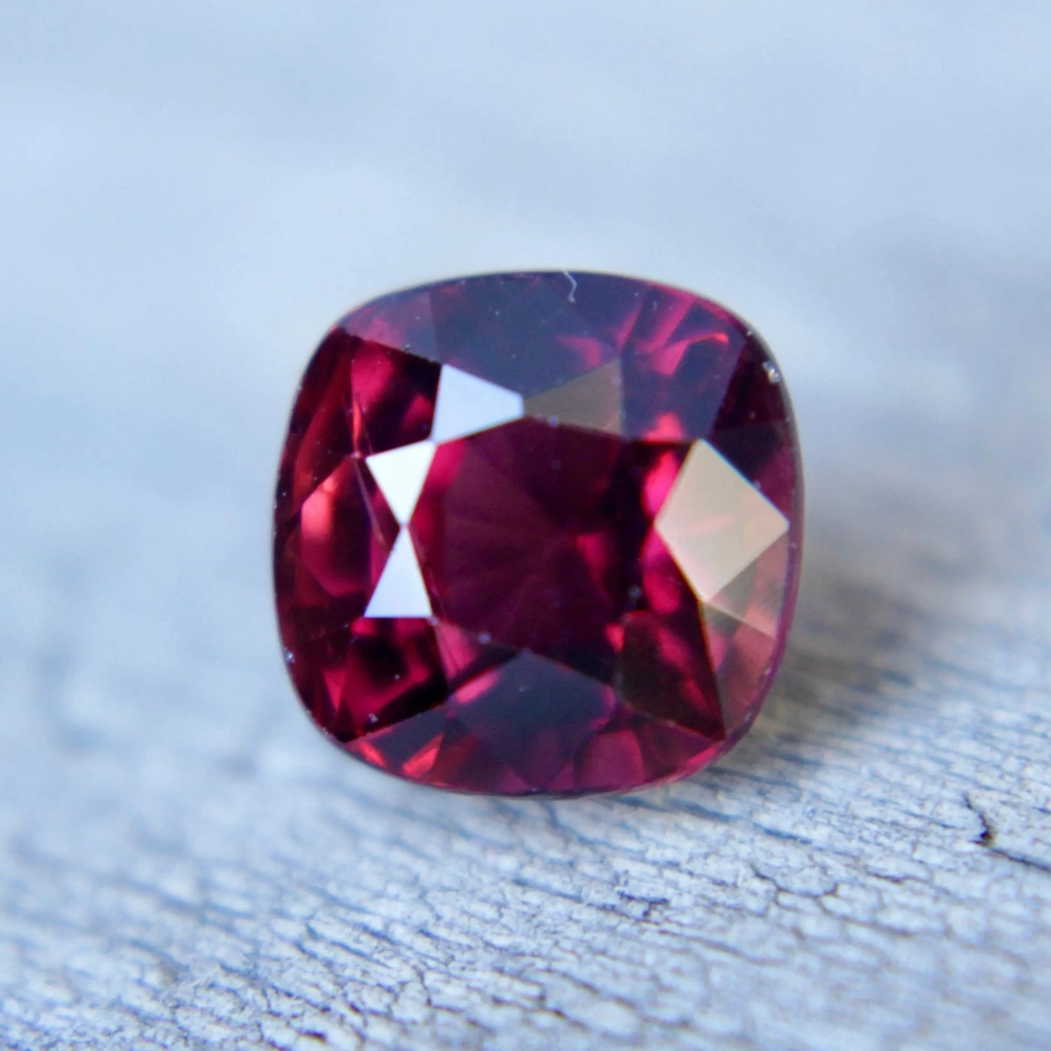 Natural Garnet | Cushion Cut | 3.30 Carat 3 Natural Garnet | Cushion Cut | 3.30 Carat - Image 3
