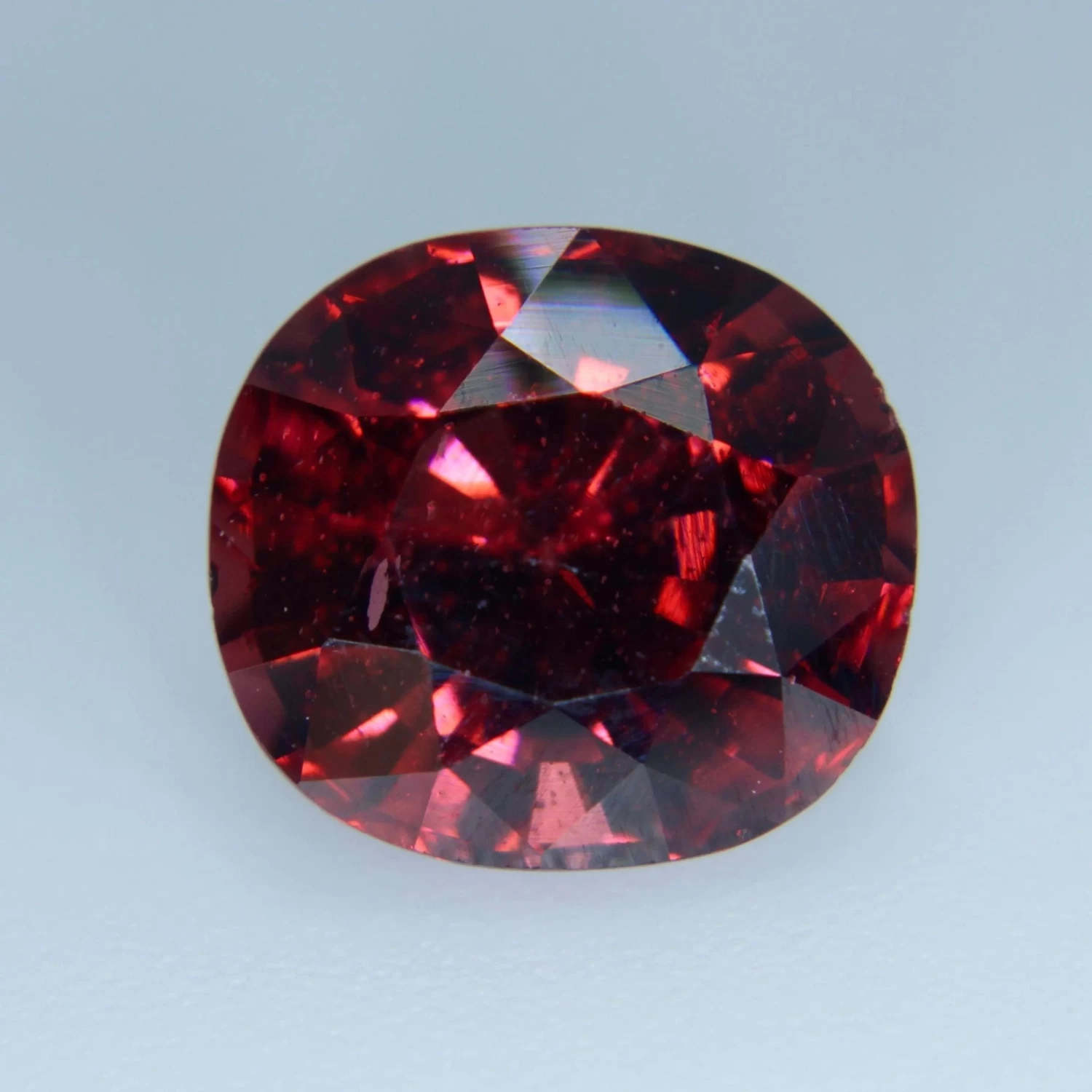 Natural Garnet | Cushion Cut | 3.92 Carat 8 Natural Garnet | Cushion Cut | 3.92 Carat - Image 8