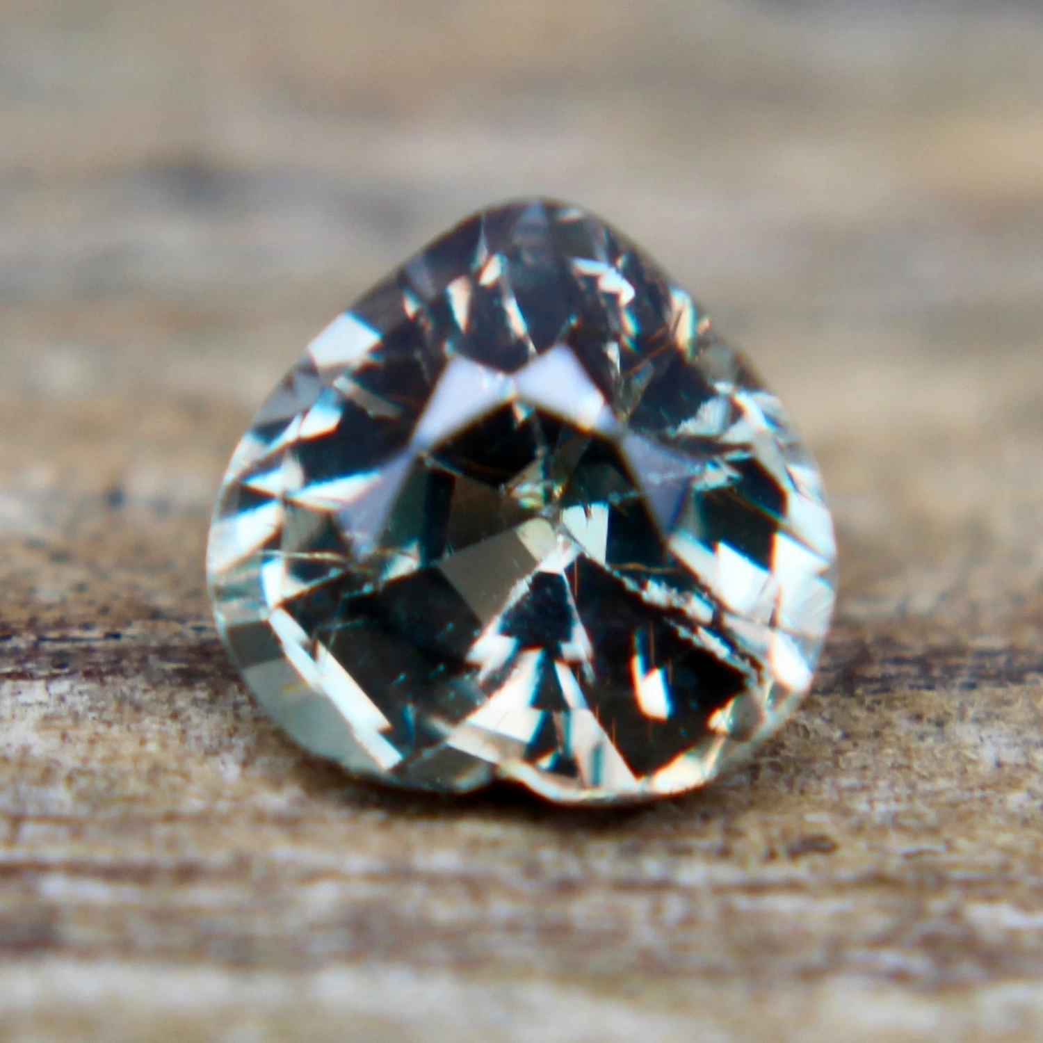 Natural Green Orange Sapphire 4 Natural Green Orange Sapphire - Image 4