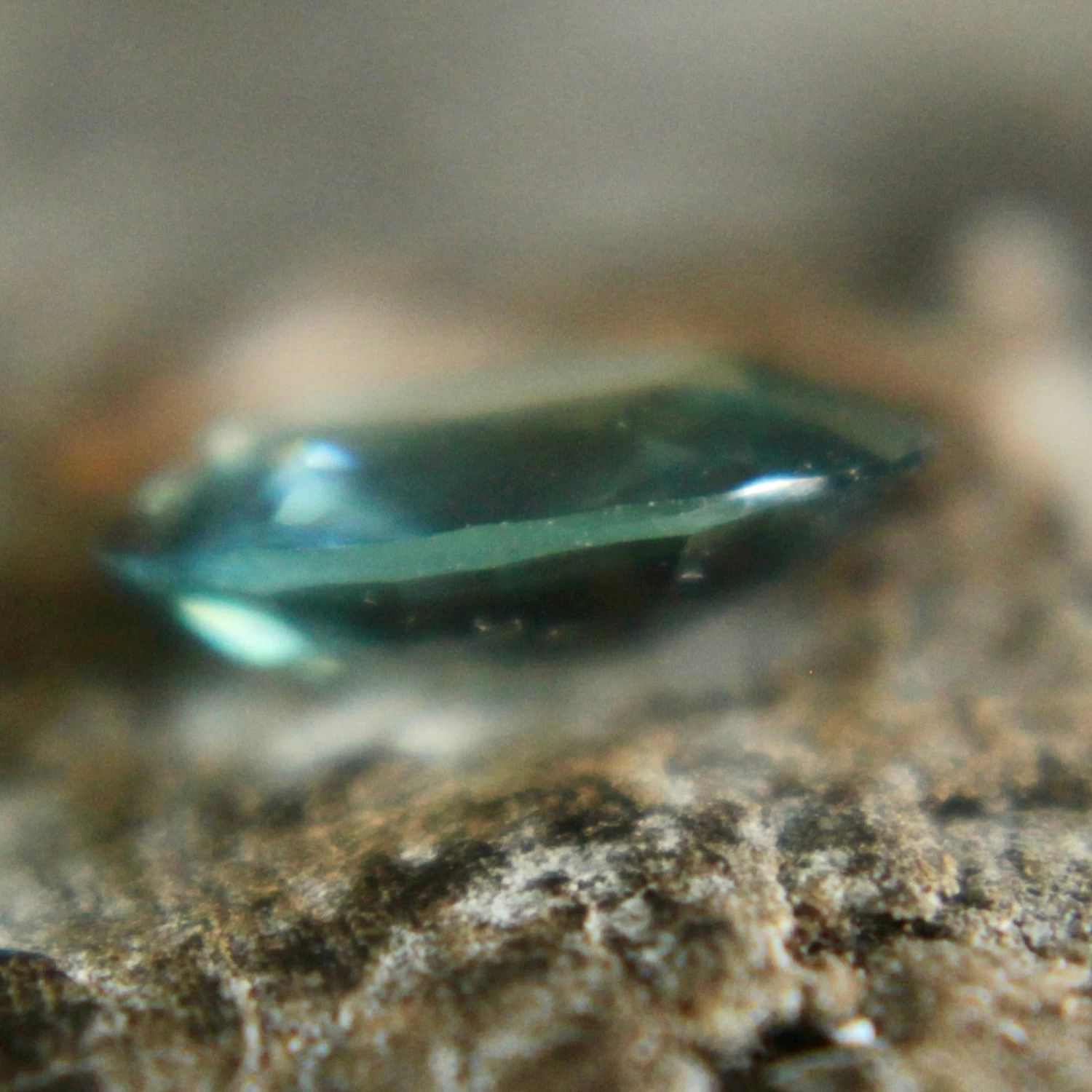 Natural Green Peacock Sapphire – 0.85 Carat Oval Cut | Unheated | Eye Clean 3 Natural Green Peacock Sapphire – 0.85 Carat Oval Cut | Unheated | Eye Clean - Image 3