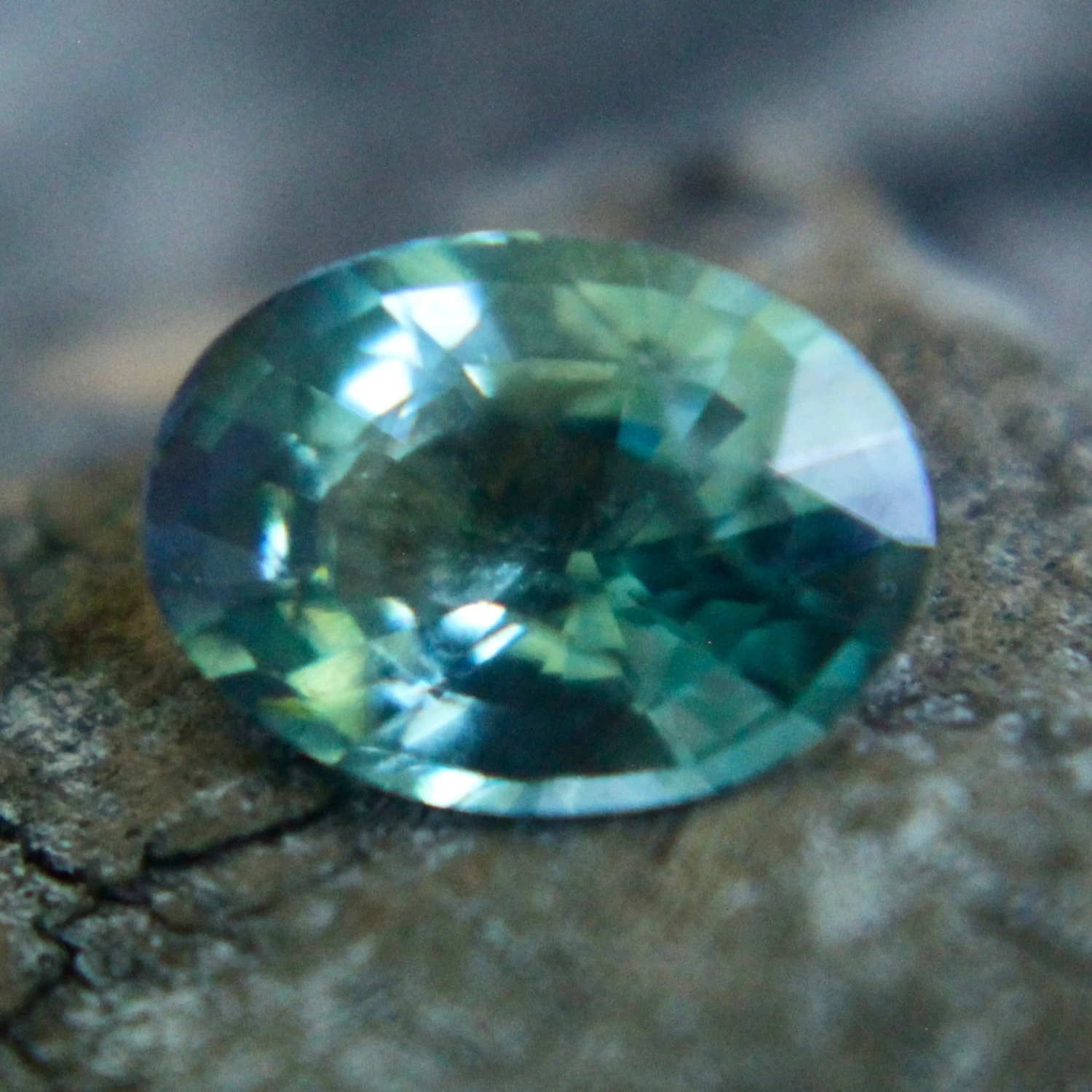 Natural Green Sapphire – 0.92 Carat Oval Cut | Eye Clean | Unheated Earth-Mined Gemstone 5 Natural Green Sapphire – 0.92 Carat Oval Cut | Eye Clean | Unheated Earth-Mined Gemstone - Image 5