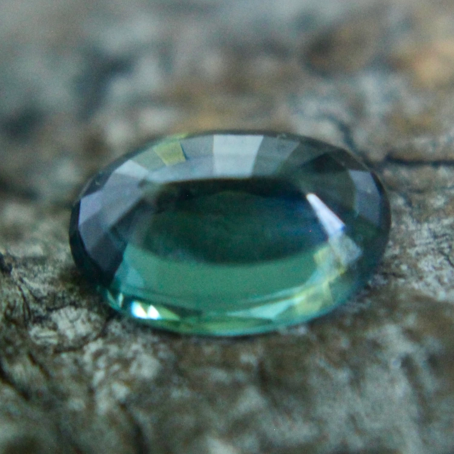 Natural Green Sapphire – 0.96 Carat | Oval Cut | Unheated | Madagascar Origin 2 Natural Green Sapphire – 0.96 Carat | Oval Cut | Unheated | Madagascar Origin - Image 2