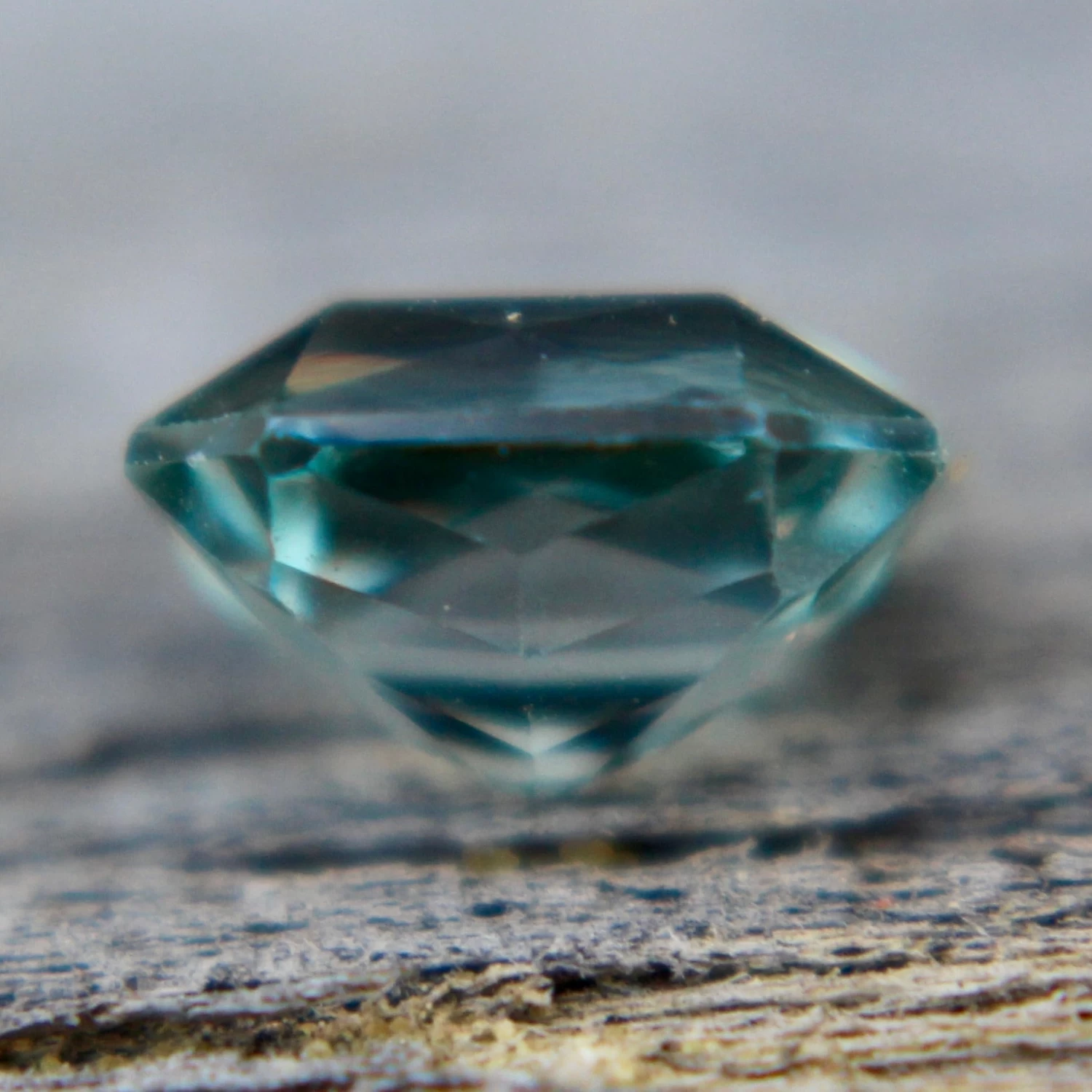 Natural Green Sapphire – 1.06 Carat | Freeform Cut | Unheated | Eye Clean 4 Natural Green Sapphire – 1.06 Carat | Freeform Cut | Unheated | Eye Clean - Image 4