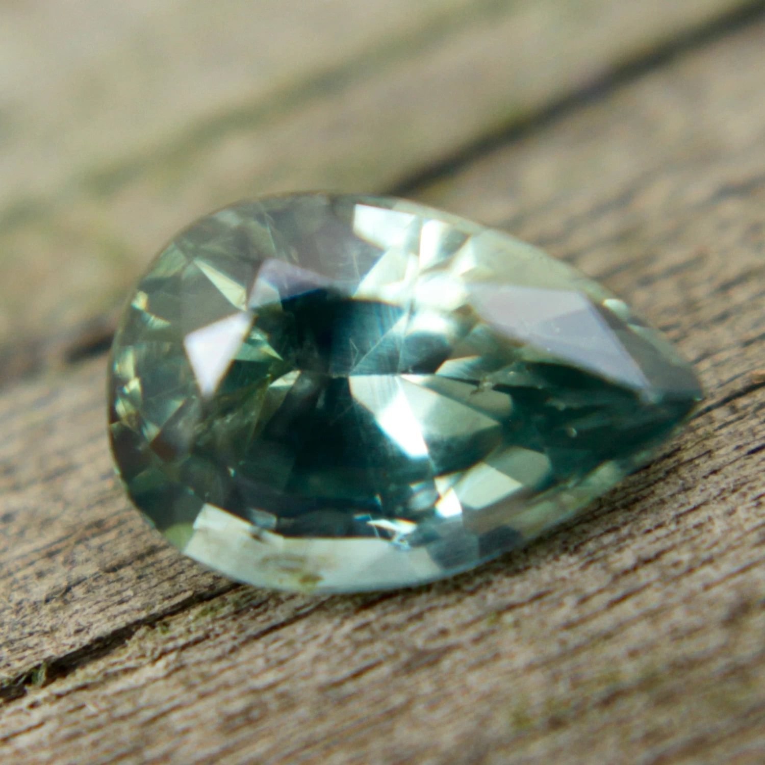 Natural Green Sapphire, Pear Cut (0.85 Ct) 8 Natural Green Sapphire, Pear Cut (0.85 Ct) - Image 8