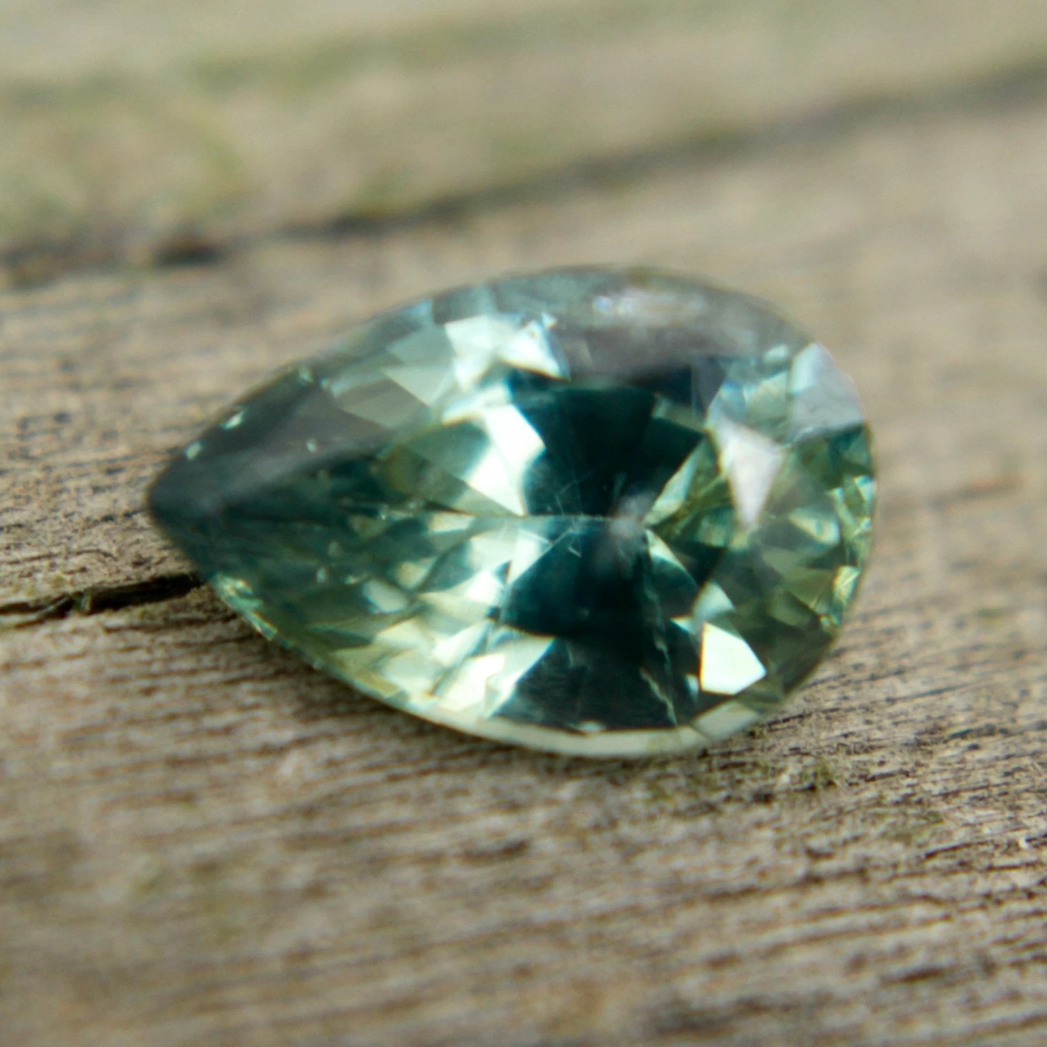 Natural Green Sapphire, Pear Cut (0.85 Ct) 7 Natural Green Sapphire, Pear Cut (0.85 Ct) - Image 7