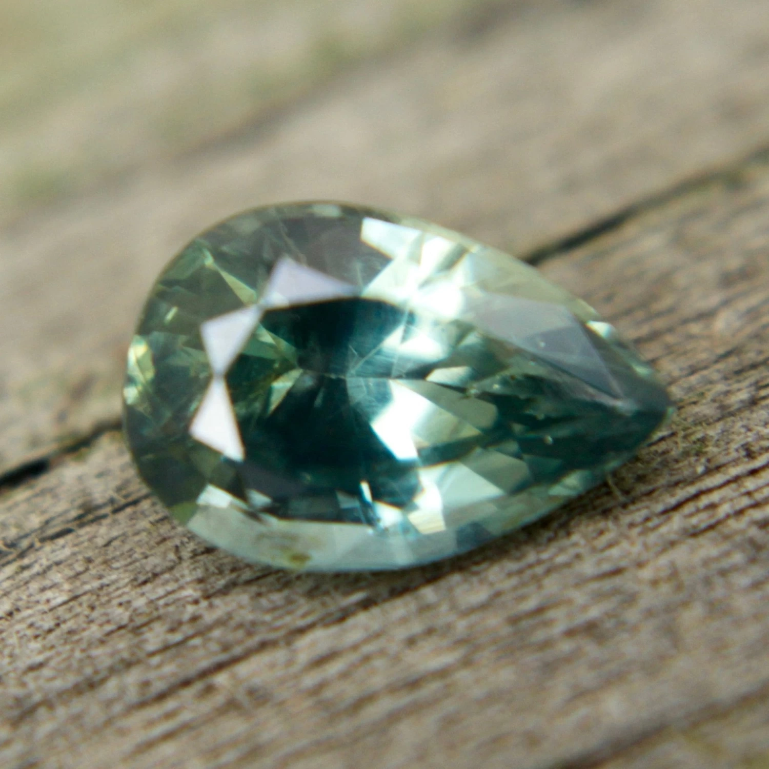 Natural Green Sapphire, Pear Cut (0.85 Ct) 5 Natural Green Sapphire, Pear Cut (0.85 Ct) - Image 5