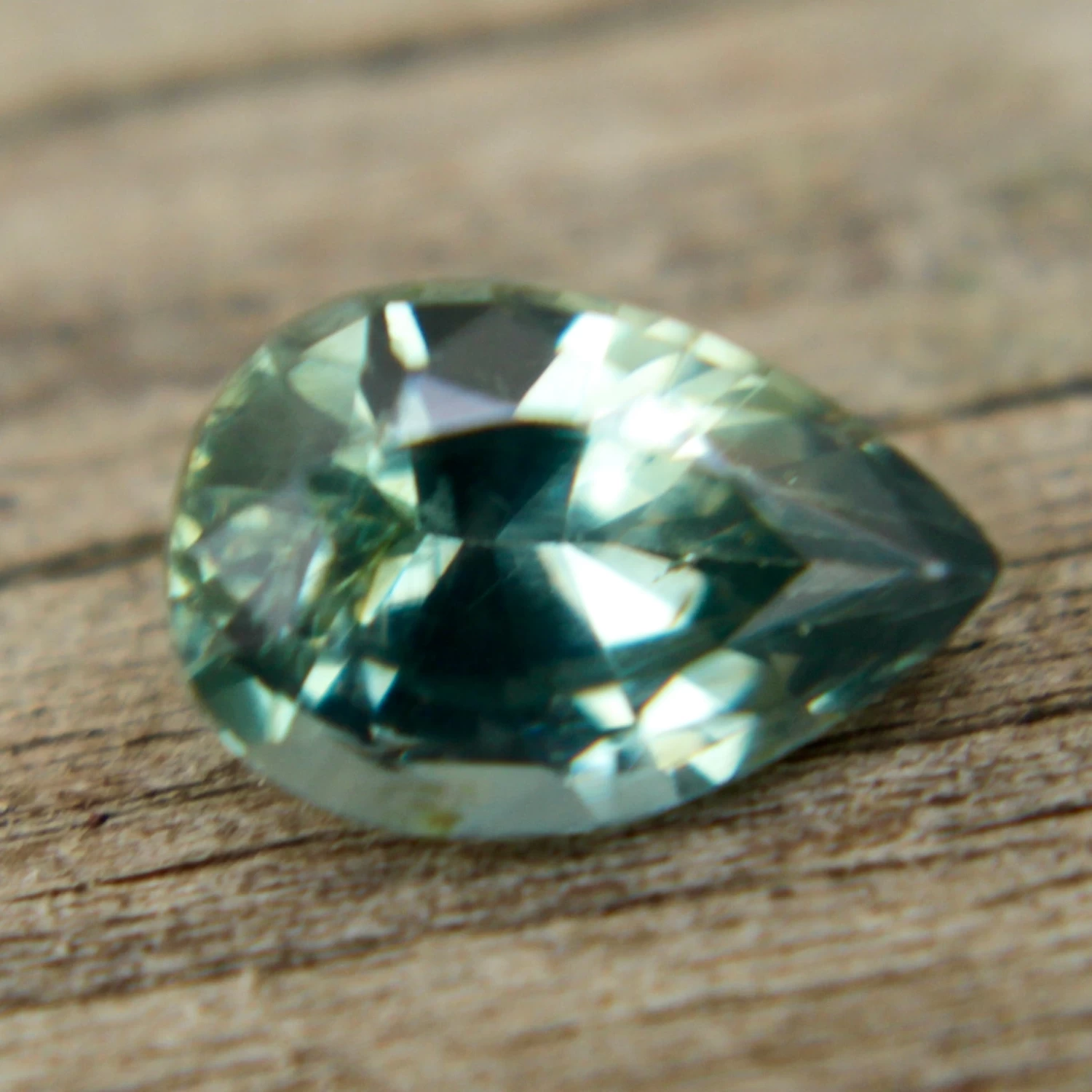 Natural Green Sapphire, Pear Cut (0.85 Ct) 9 Natural Green Sapphire, Pear Cut (0.85 Ct) - Image 9
