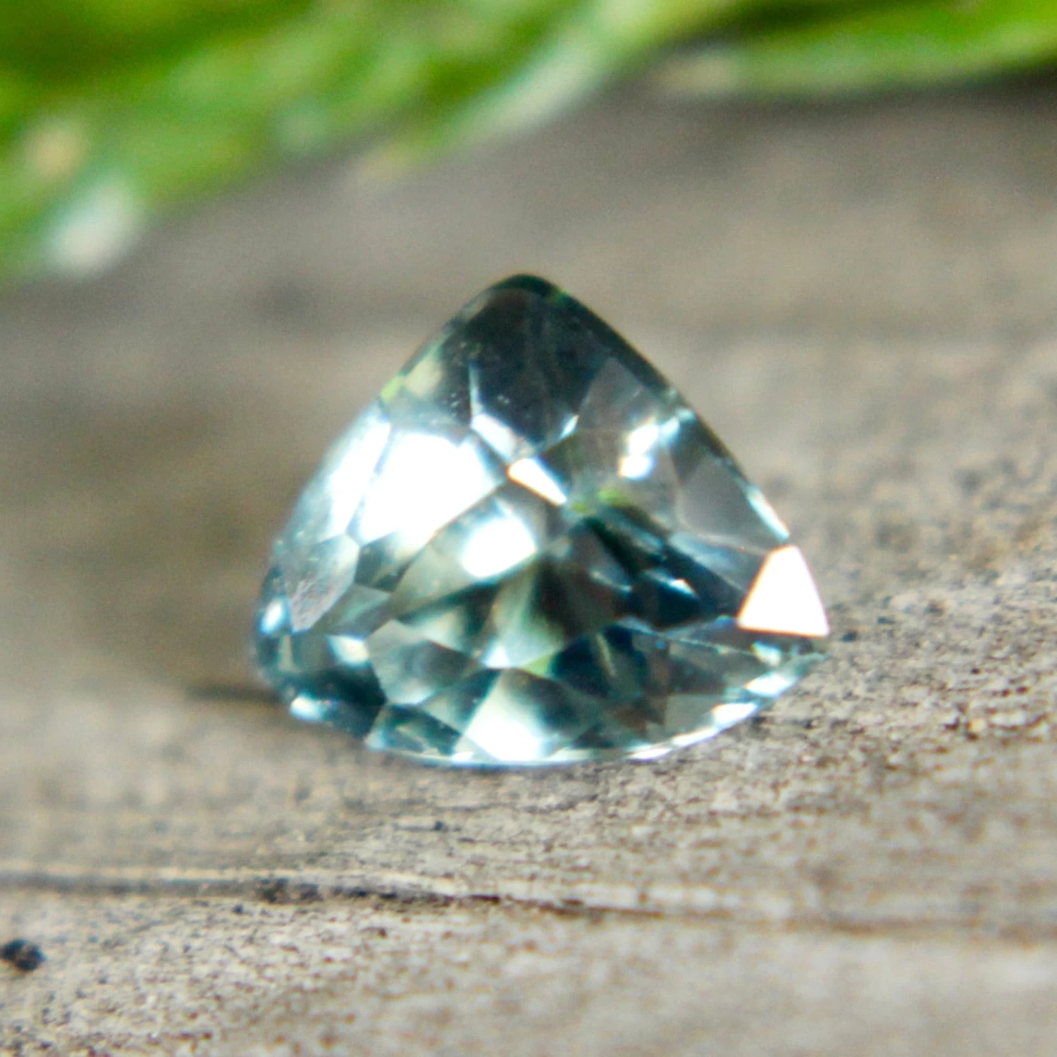 Natural Green Sapphire – 0.48 Carat Trillion Cut 4 Natural Green Sapphire – 0.48 Carat Trillion Cut - Image 4
