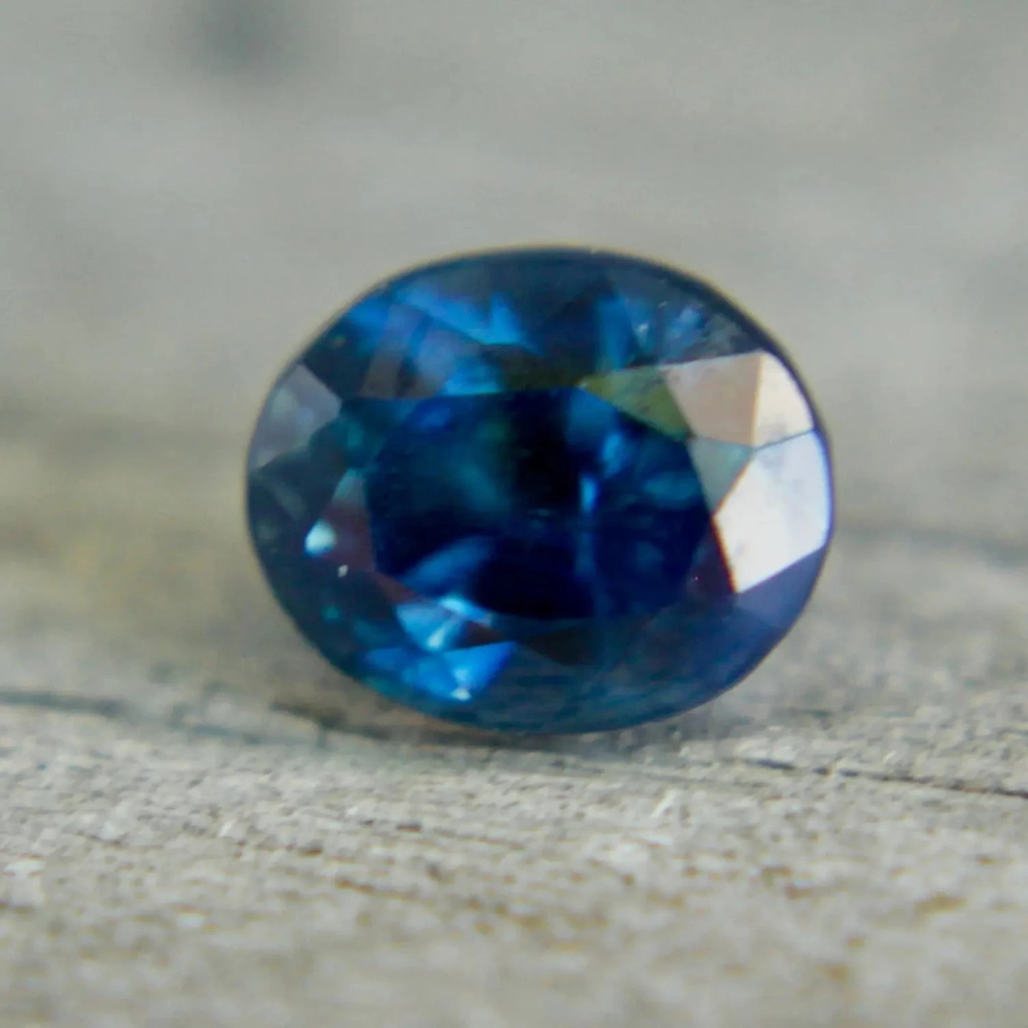 Natural Greenish Blue Sapphire – 1.00 Carat | Oval Cut 4 Natural Greenish Blue Sapphire – 1.00 Carat | Oval Cut - Image 4