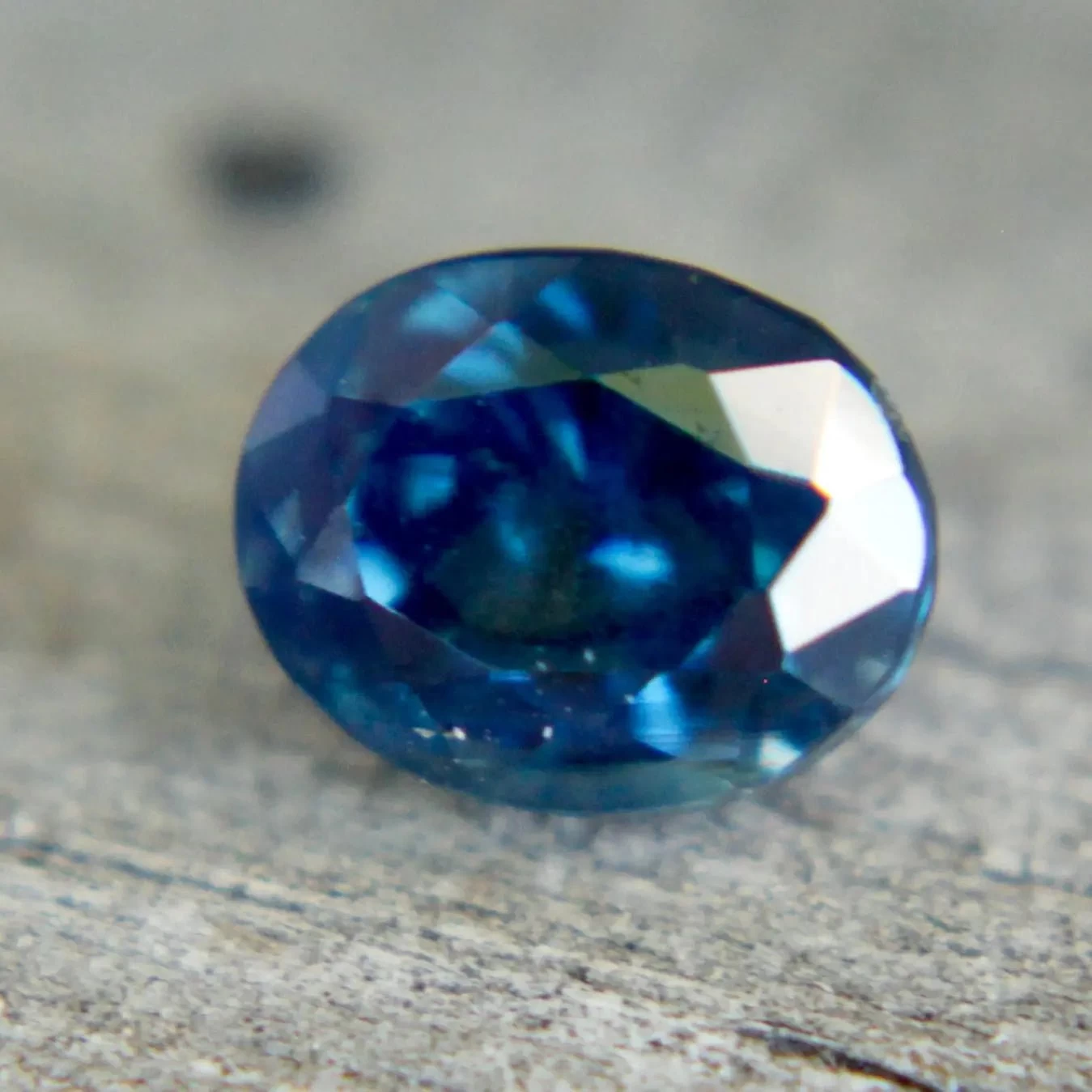 Natural Greenish Blue Sapphire – 1.00 Carat | Oval Cut 6 Natural Greenish Blue Sapphire – 1.00 Carat | Oval Cut - Image 6