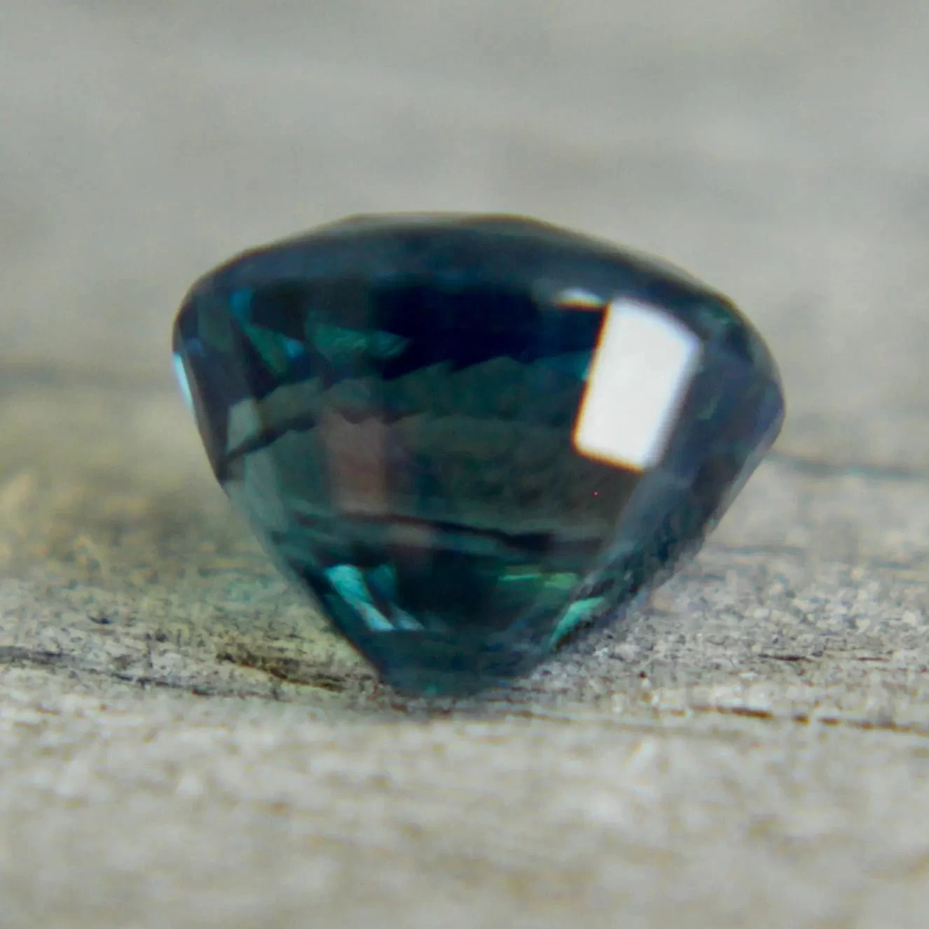 Natural Greenish Blue Sapphire – 1.00 Carat | Oval Cut 2 Natural Greenish Blue Sapphire – 1.00 Carat | Oval Cut - Image 2