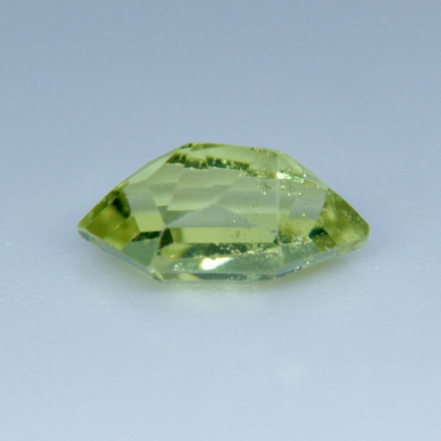Natural Greenish Yellow Sapphire – 1.01 Carat Freeform Cut (Ceylon, Unheated) 7 Natural Greenish Yellow Sapphire – 1.01 Carat Freeform Cut (Ceylon, Unheated) - Image 7