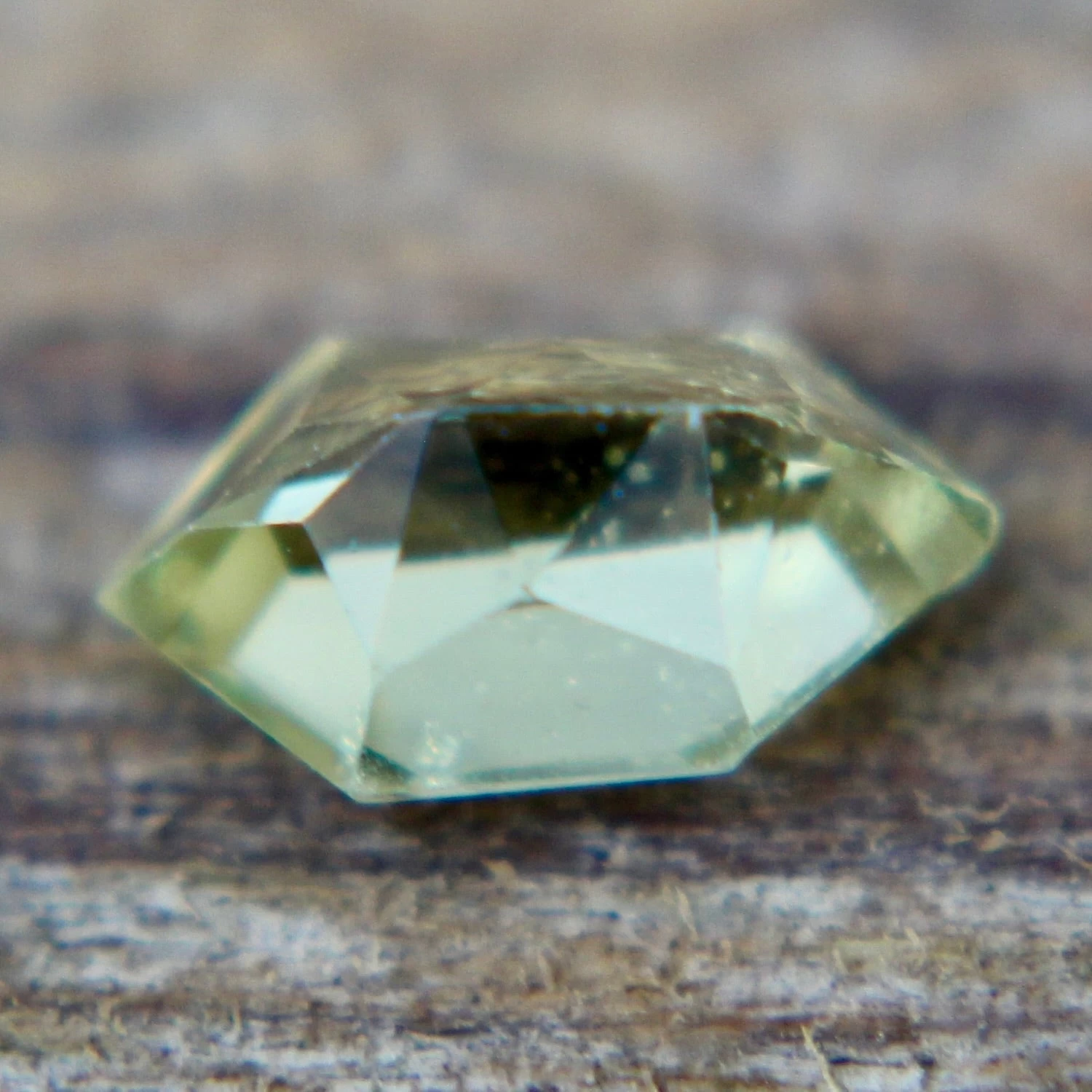Natural Greenish Yellow Sapphire – 1.01 Carat Freeform Cut (Ceylon, Unheated) 2 Natural Greenish Yellow Sapphire – 1.01 Carat Freeform Cut (Ceylon, Unheated) - Image 2