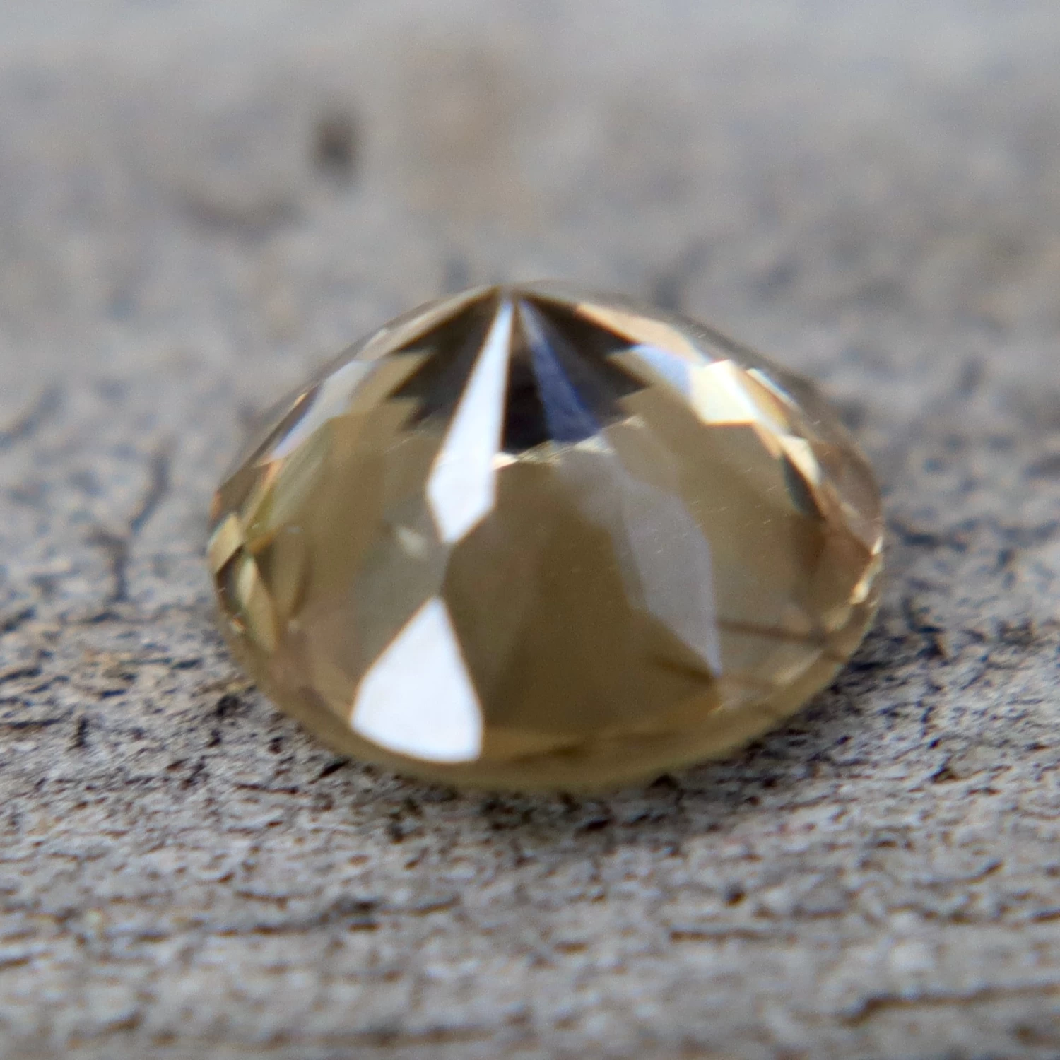 Natural Greenish Yellow Zircon – 1.23 Carat Round Cut From Ceylon 2 Natural Greenish Yellow Zircon – 1.23 Carat Round Cut From Ceylon - Image 2