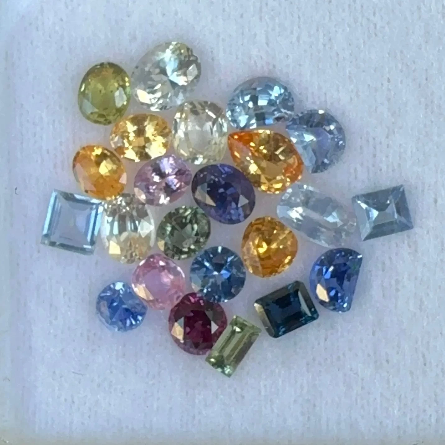 Natural Mix Coloured Sapphires Set Of Gemstones 9 Natural Mix Coloured Sapphires Set Of Gemstones - Image 9