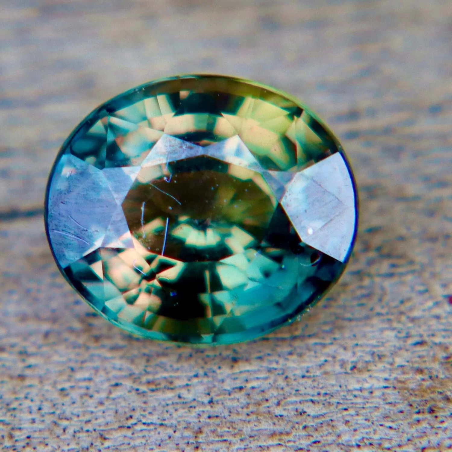 Natural Multi-Coloured Sapphire (Green - Pink - Yellow) 4 Natural Multi-Coloured Sapphire (Green - Pink - Yellow) - Image 4