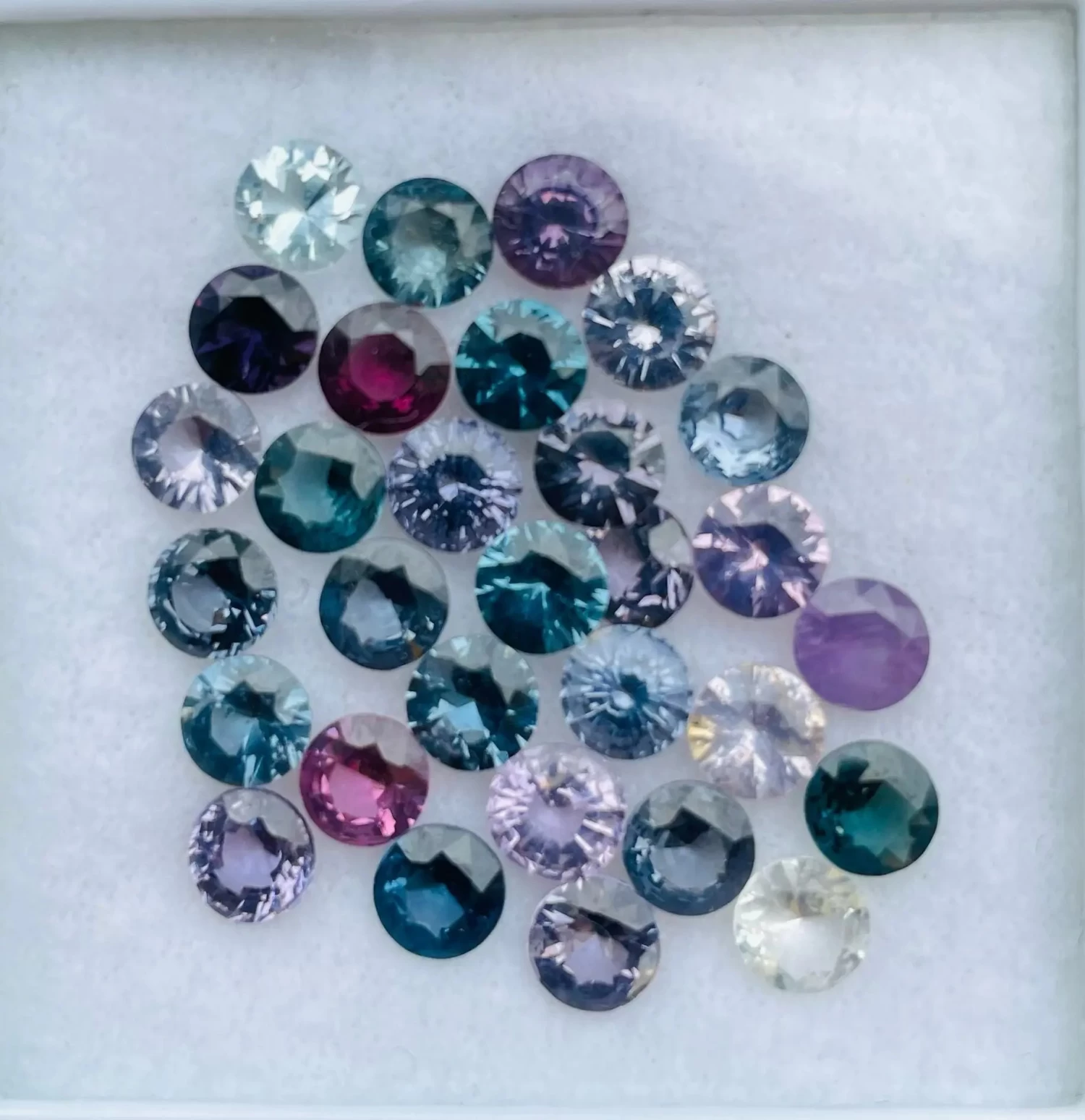 Natural Multi-Coloured Spinel Parcel – 30 Round Cut Stones 4 Natural Multi-Coloured Spinel Parcel – 30 Round Cut Stones - Image 4