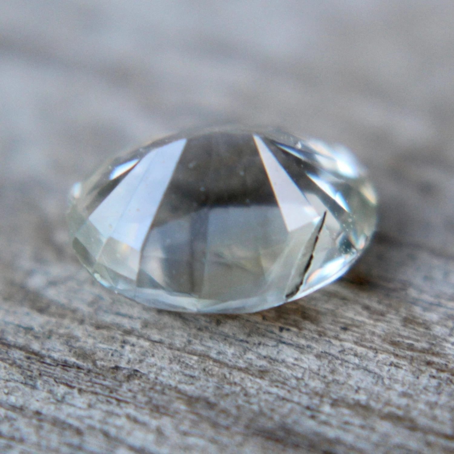 Natural Pale Yellow Sapphire – 1.58 Carat Oval Cut | Ceylon Origin 2 Natural Pale Yellow Sapphire – 1.58 Carat Oval Cut | Ceylon Origin - Image 2