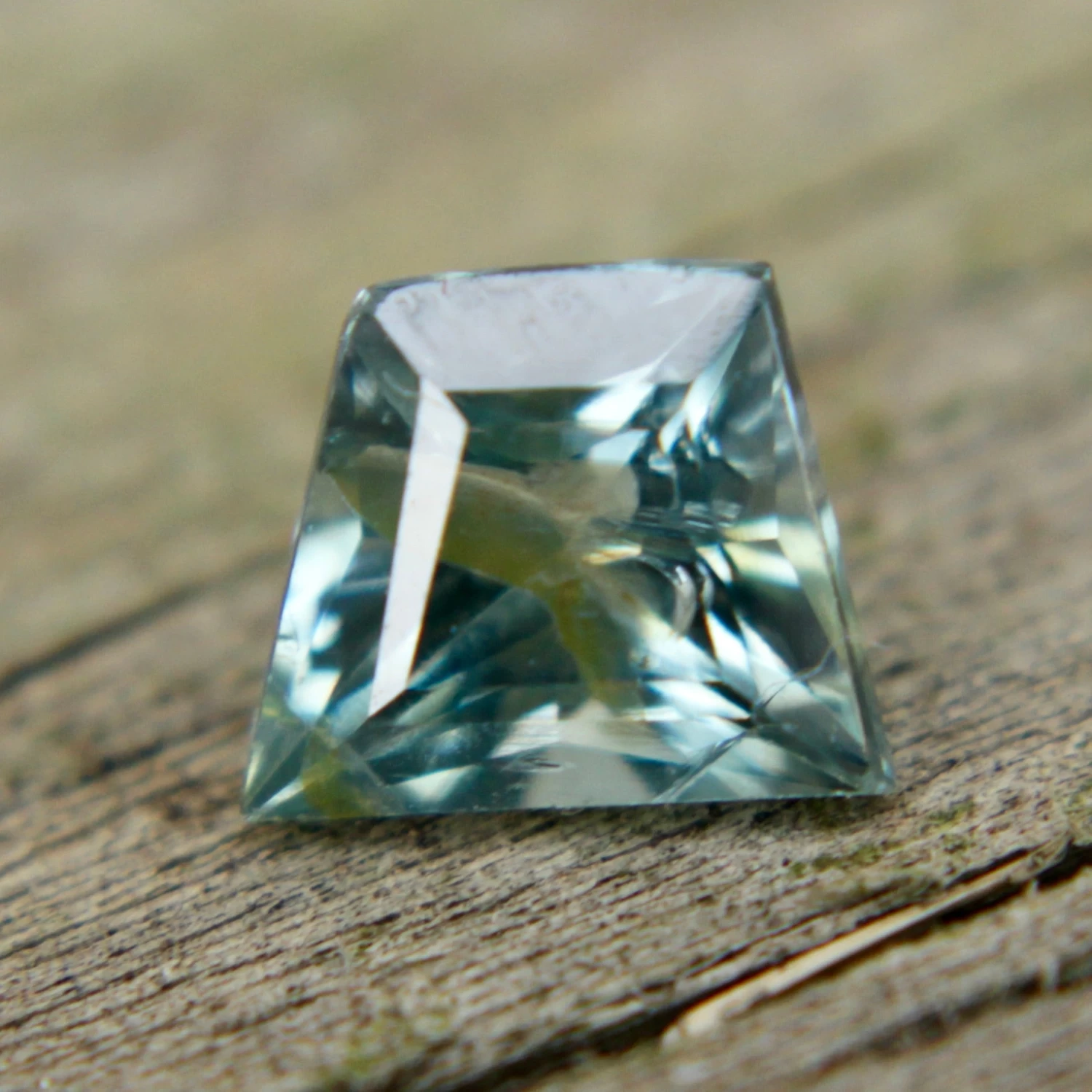 Natural Parti Sapphire – Tapered Baguette Cut (0.68 Ct) 4 Natural Parti Sapphire – Tapered Baguette Cut (0.68 Ct) - Image 4