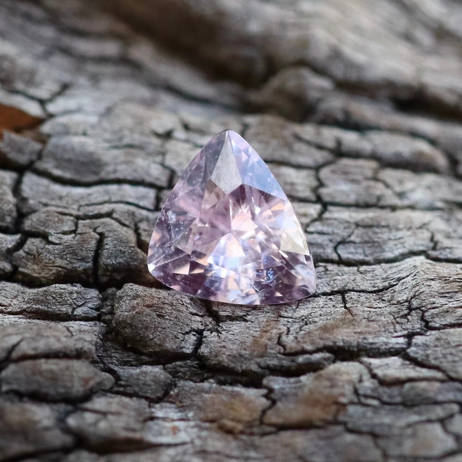 Natural Pink Sapphire – 0.96ct Trillion Cut 4 Natural Pink Sapphire – 0.96ct Trillion Cut - Image 4