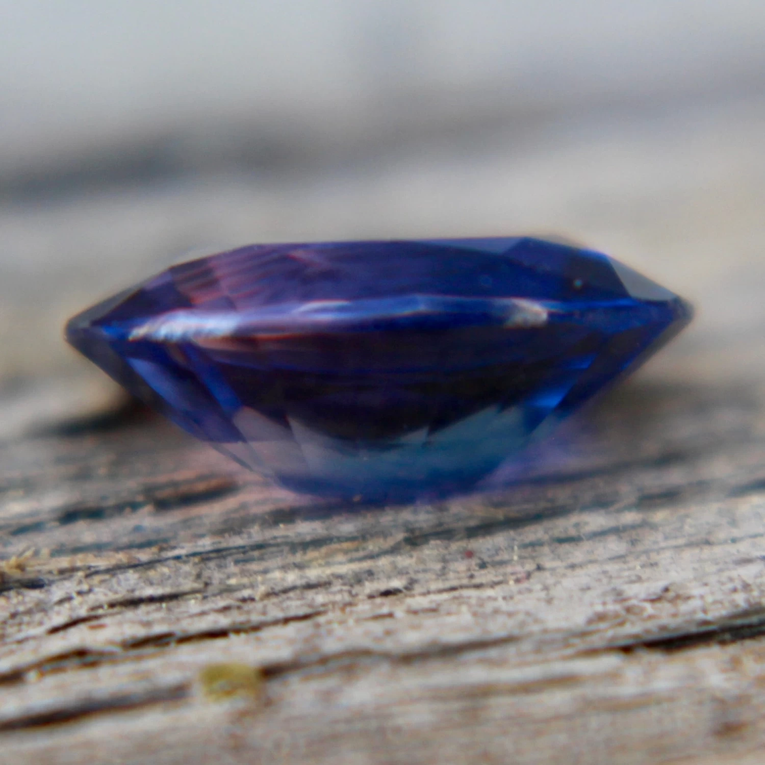 Natural Purple Blue Sapphire – Oval Cut, 1.26 Carat 4 Natural Purple Blue Sapphire – Oval Cut, 1.26 Carat - Image 4