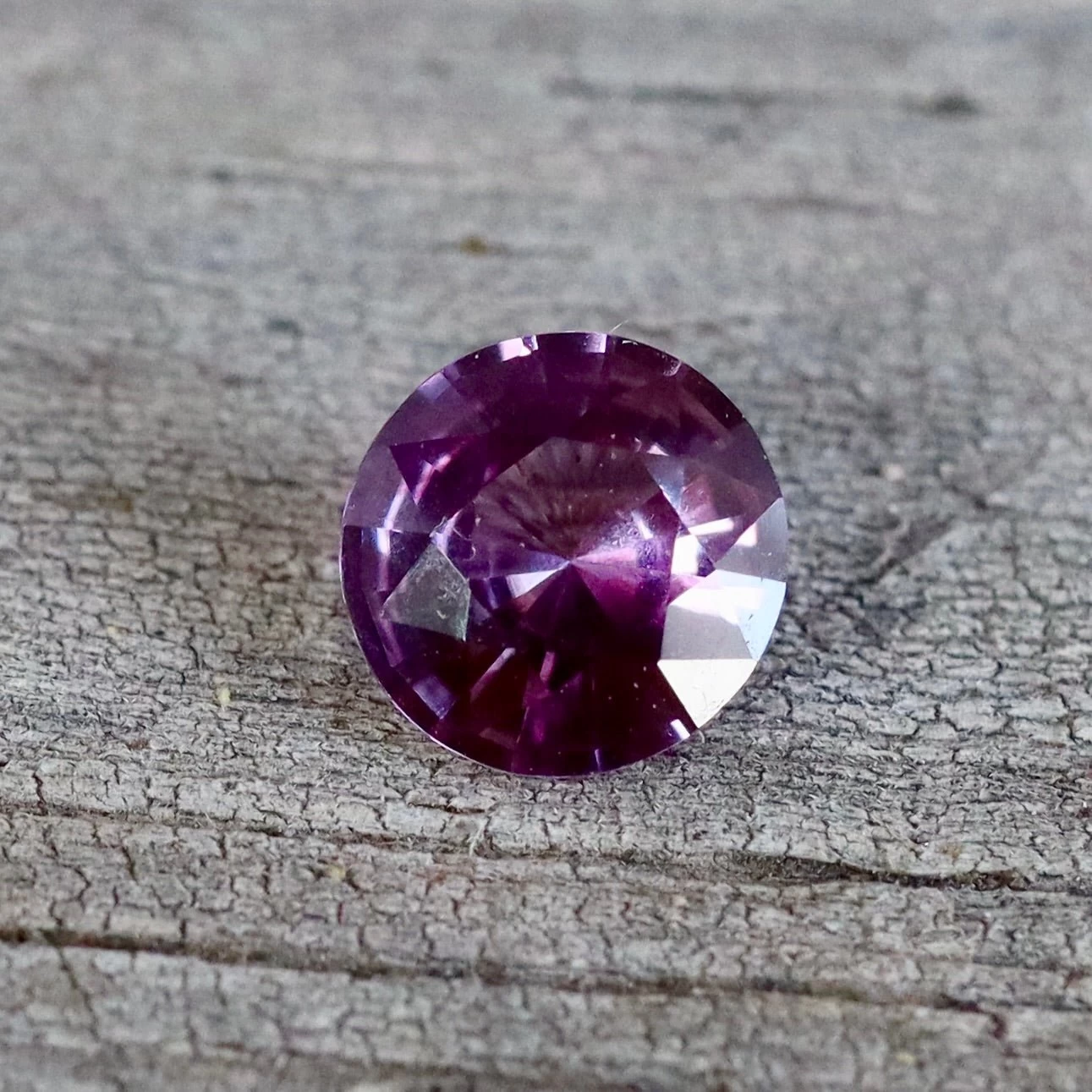 Natural Purple Sapphire – 0.87 Carat | Round Cut | VS Clarity | Ceylon Origin 4 Natural Purple Sapphire – 0.87 Carat | Round Cut | VS Clarity | Ceylon Origin - Image 4