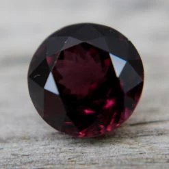 Natural Purplish Pink Spinel – 2.80 Carat Round Cut From Ceylon (VVS Clarity)